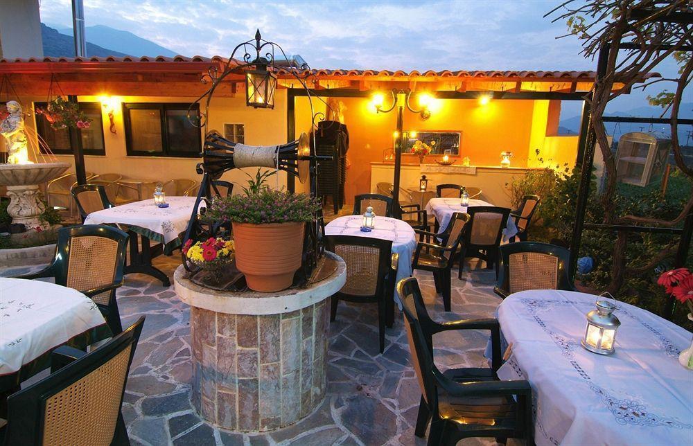 Kelari Studios Ámfissa Restaurant bilde